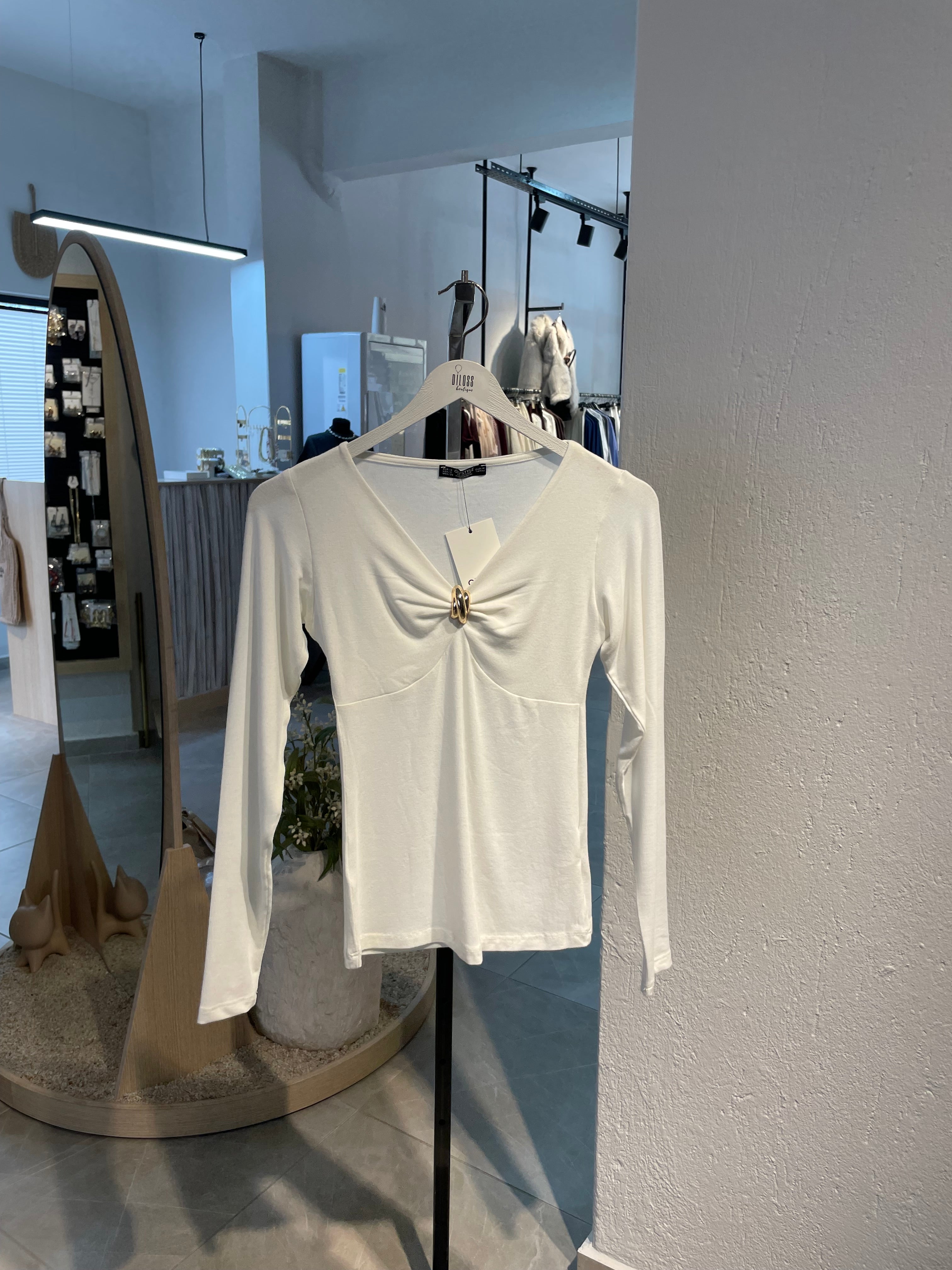 Yakası Tokalı Bluz