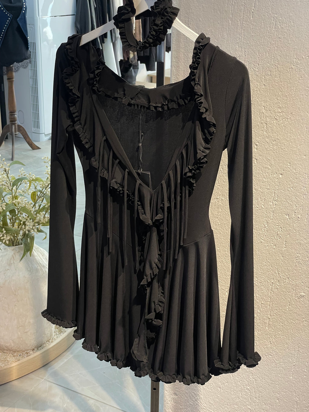 Siyah Rahat Kumaş Sırt Açık Elbise