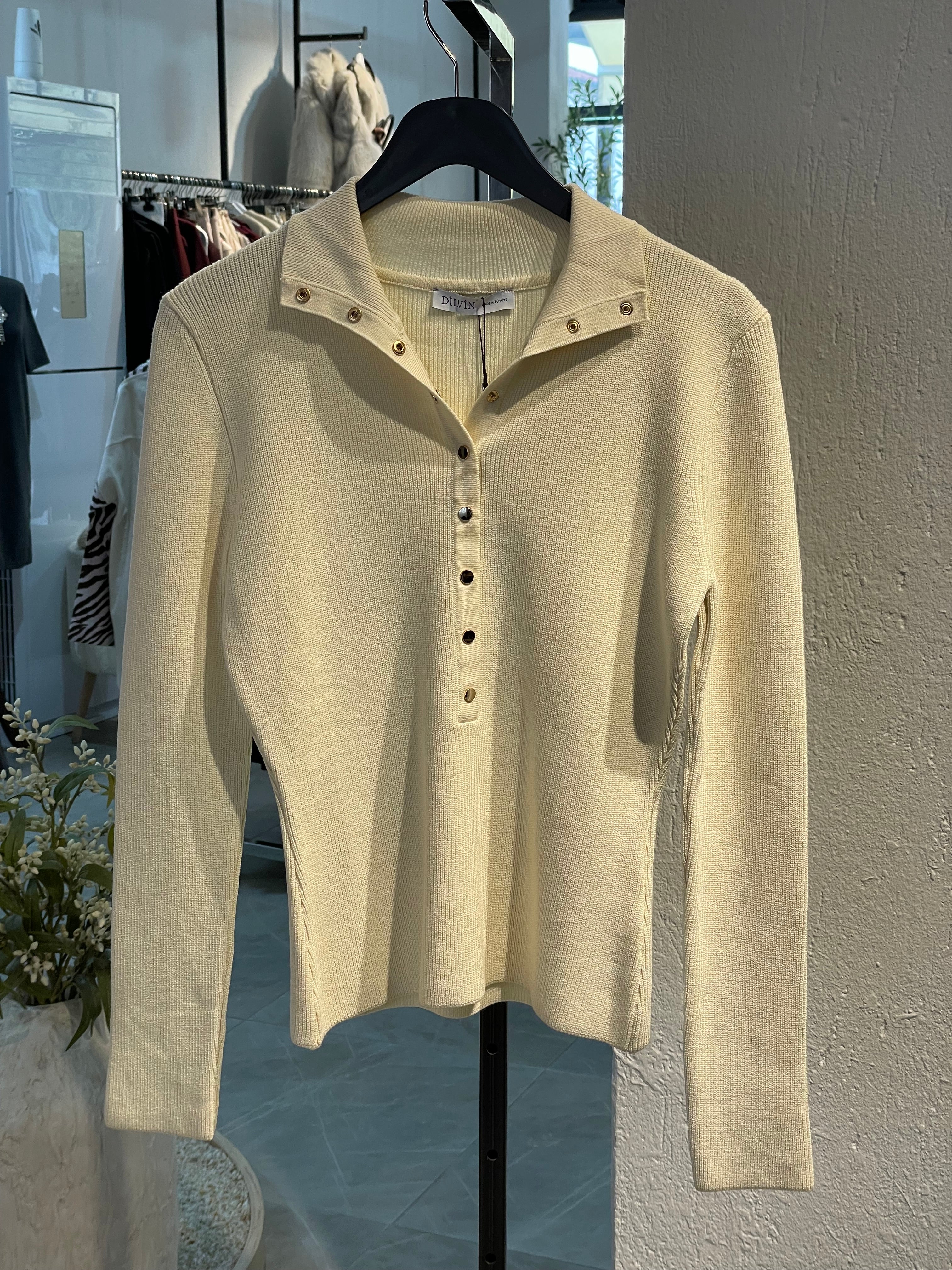 Dlvn Dik Yaka Çıtçıtlı Triko Kazak