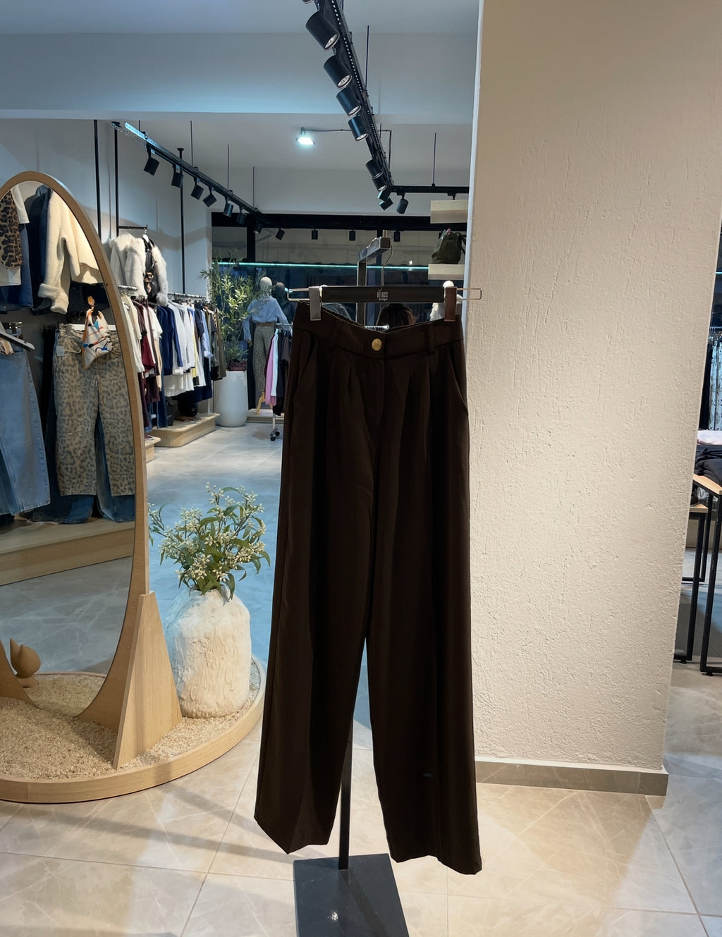 Gold Düğme Detay Düz Kesim Kumaş Pantolon