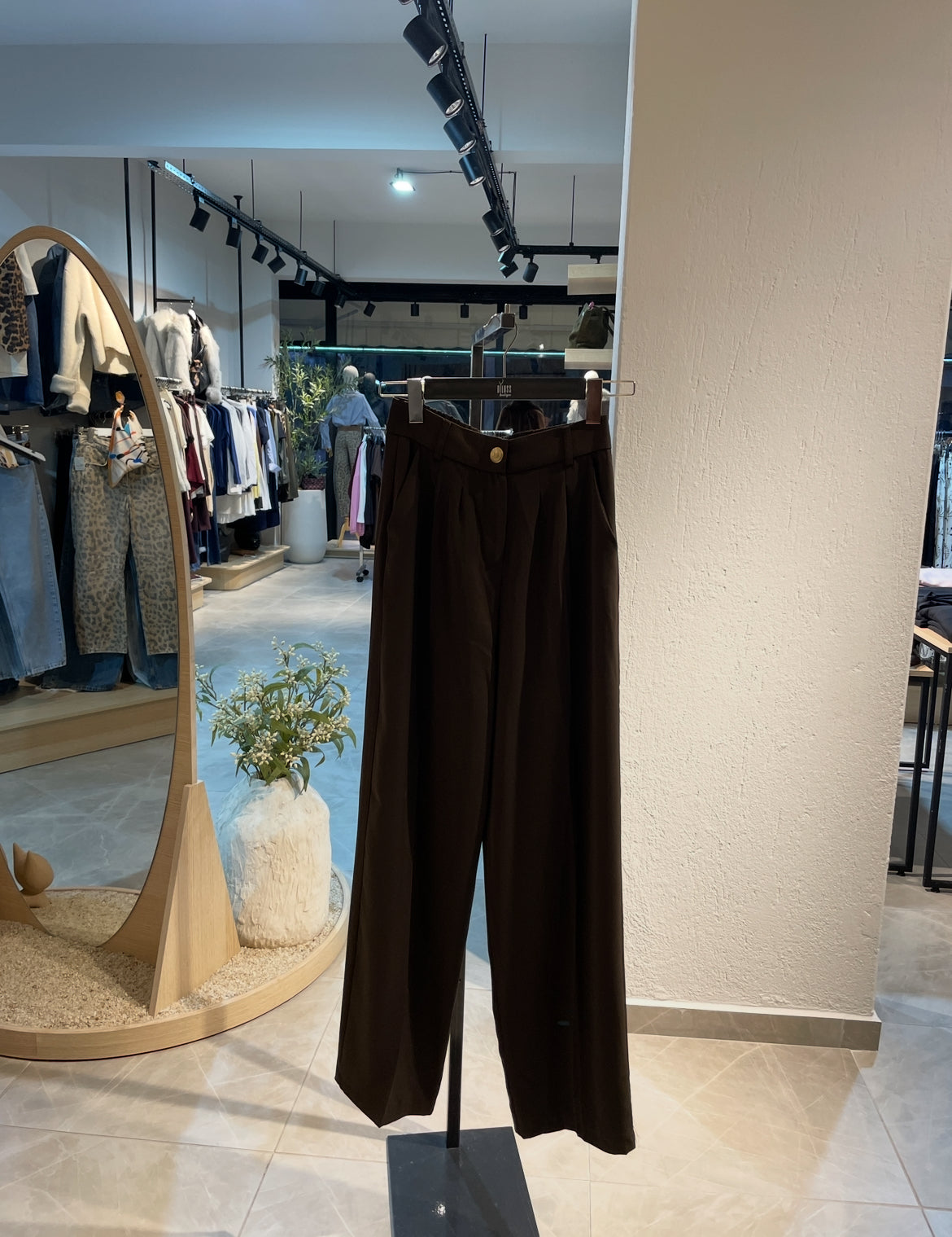 Gold Düğme Detay Düz Kesim Kumaş Pantolon