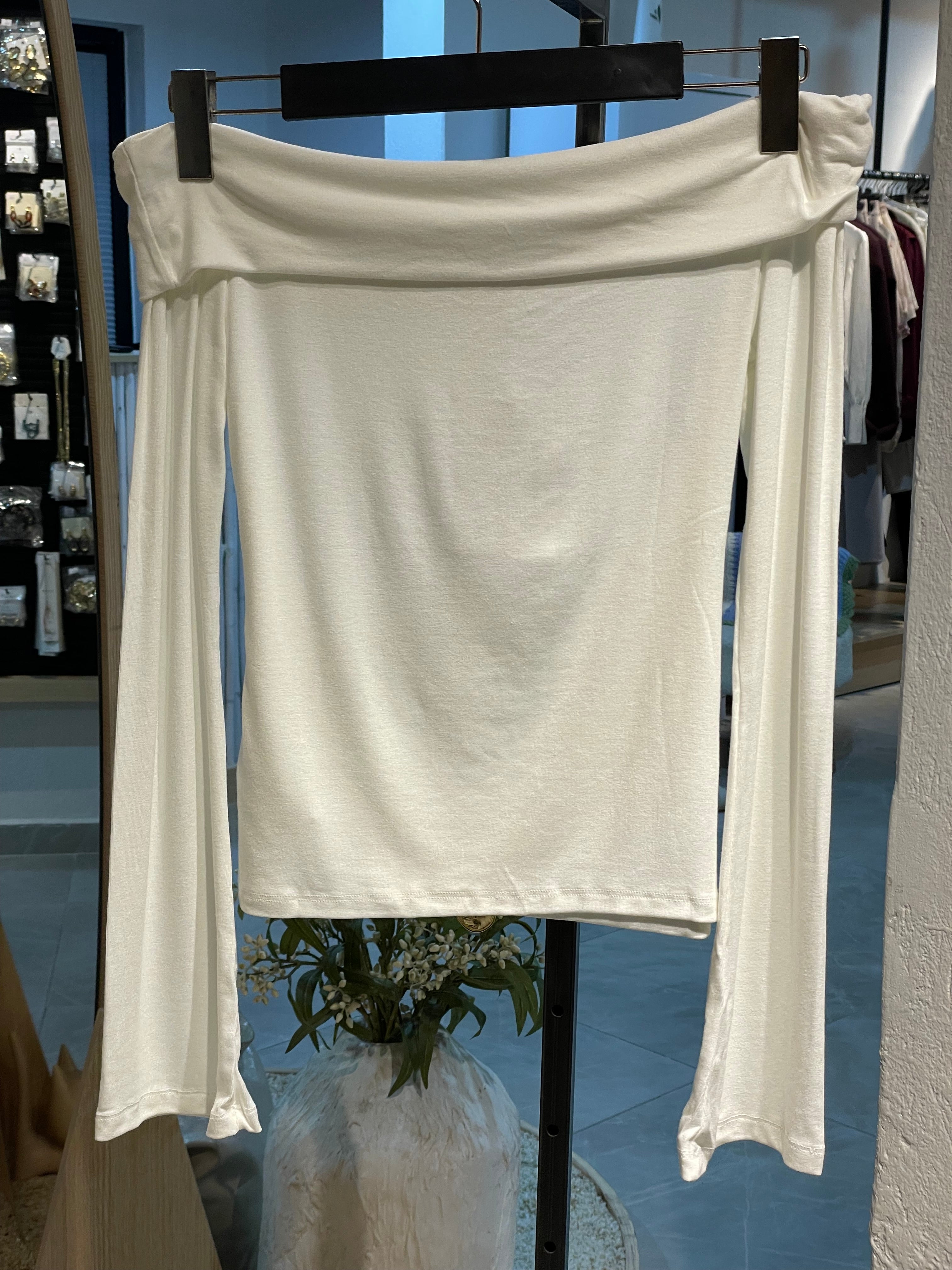 Tokalı Kayık Yaka Bluz