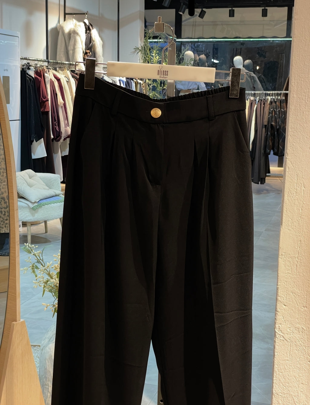 Gold Düğme Detay Düz Kesim Kumaş Pantolon