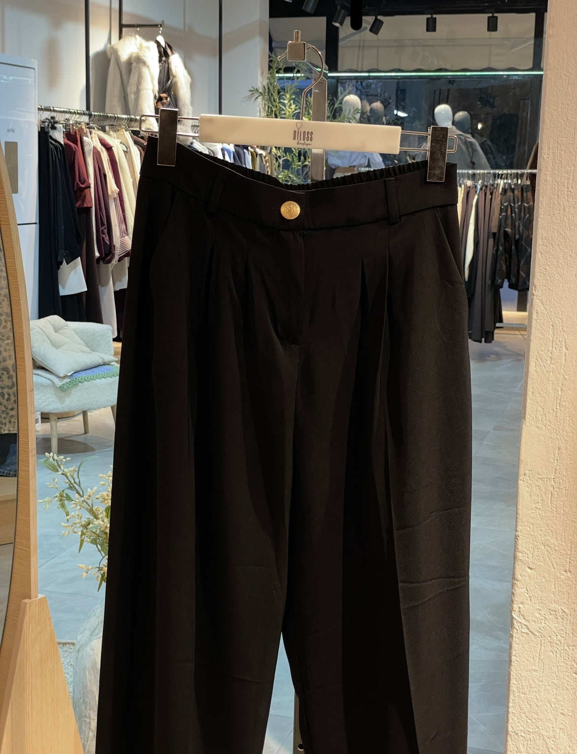 Gold Düğme Detay Düz Kesim Kumaş Pantolon