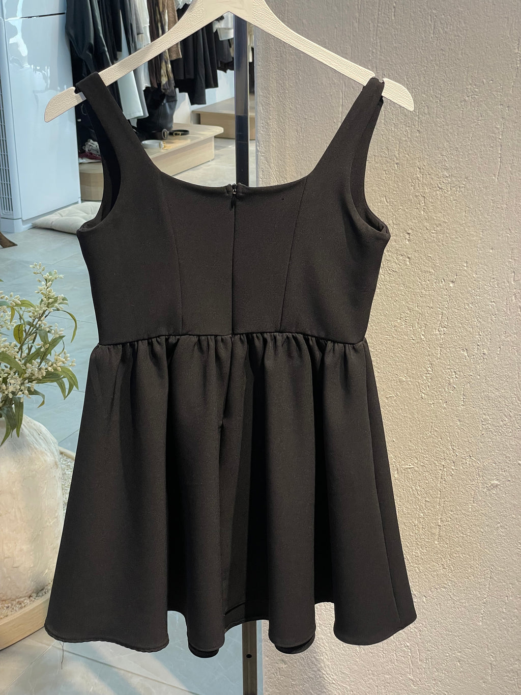 Siyah Kısa Belden Kloş Elbise