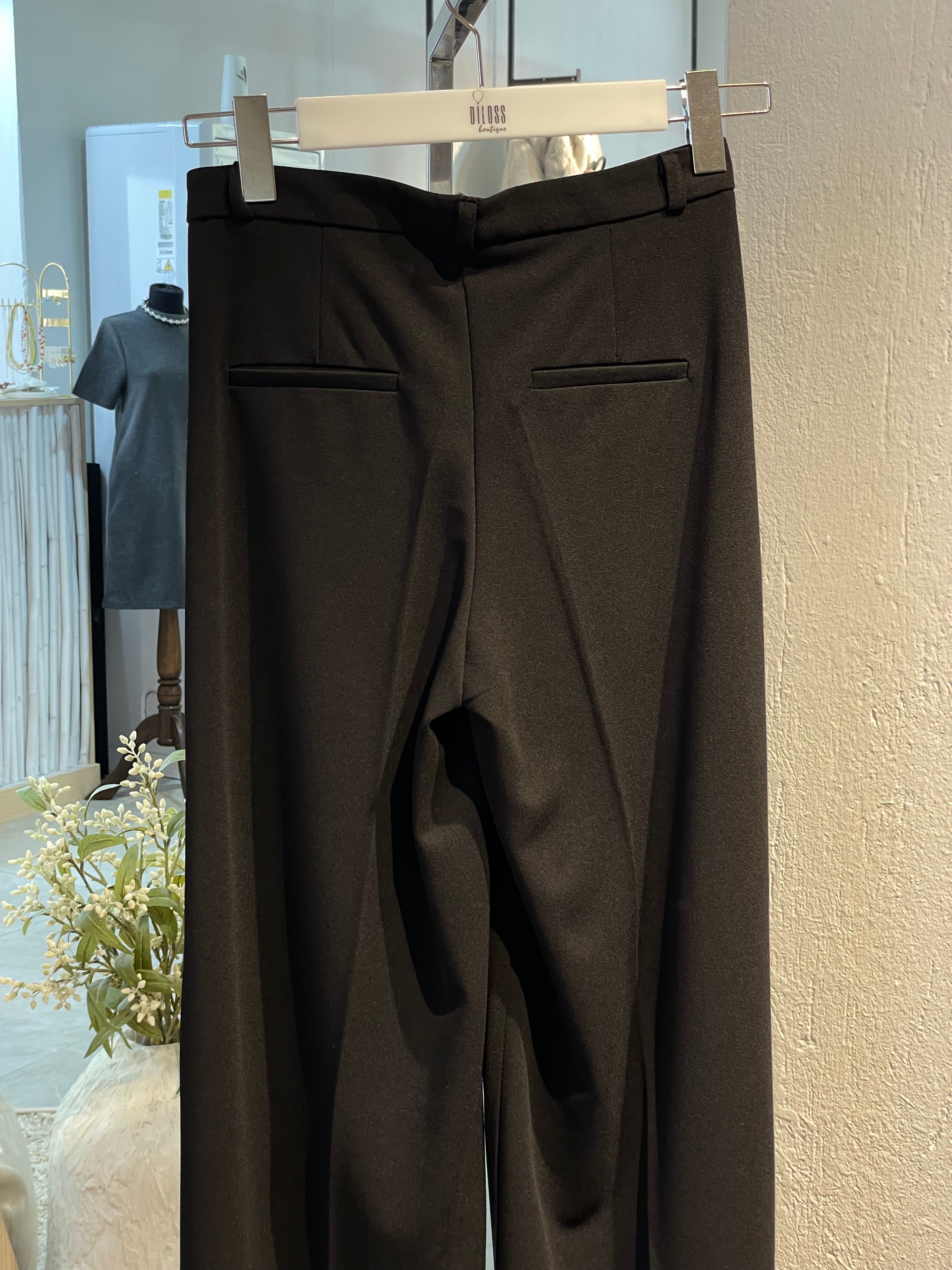 Siyah Düz Kesim Kumaş Pantolon