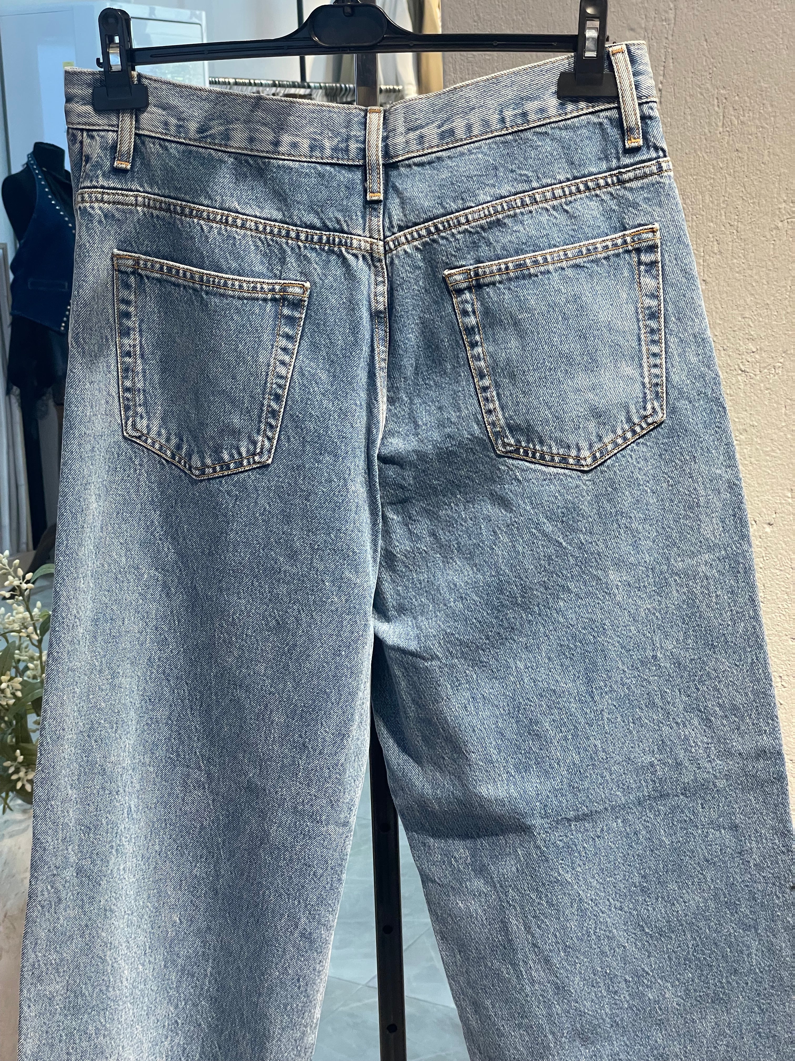 Marka Paça Detaylı Jean