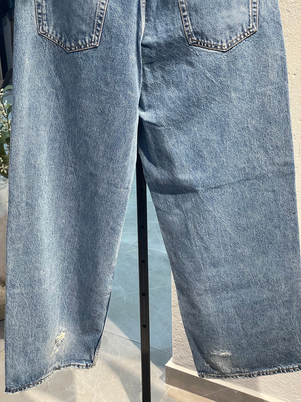 Marka Paça Detaylı Jean