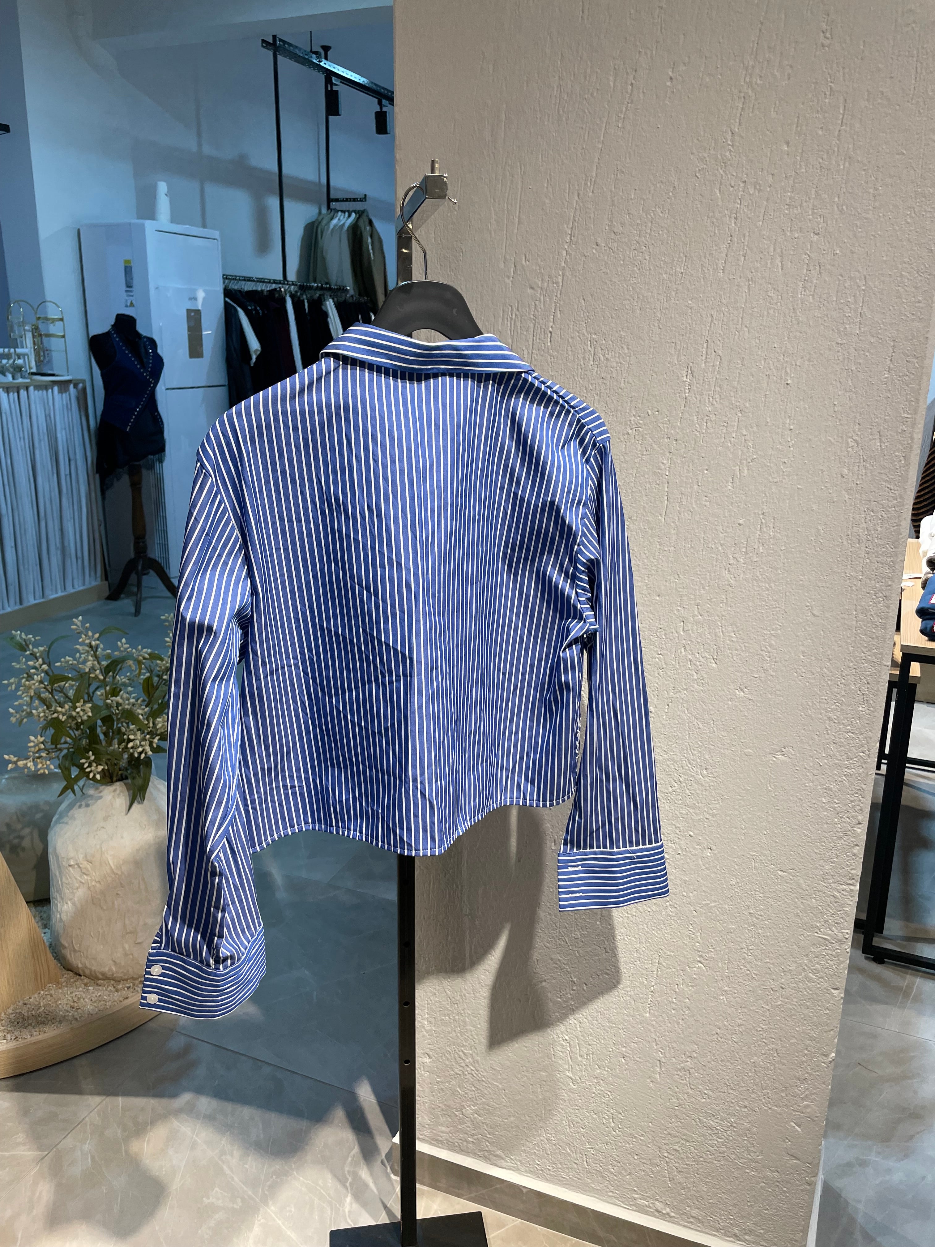 Çiçek Nakışlı Kısa Gömlek