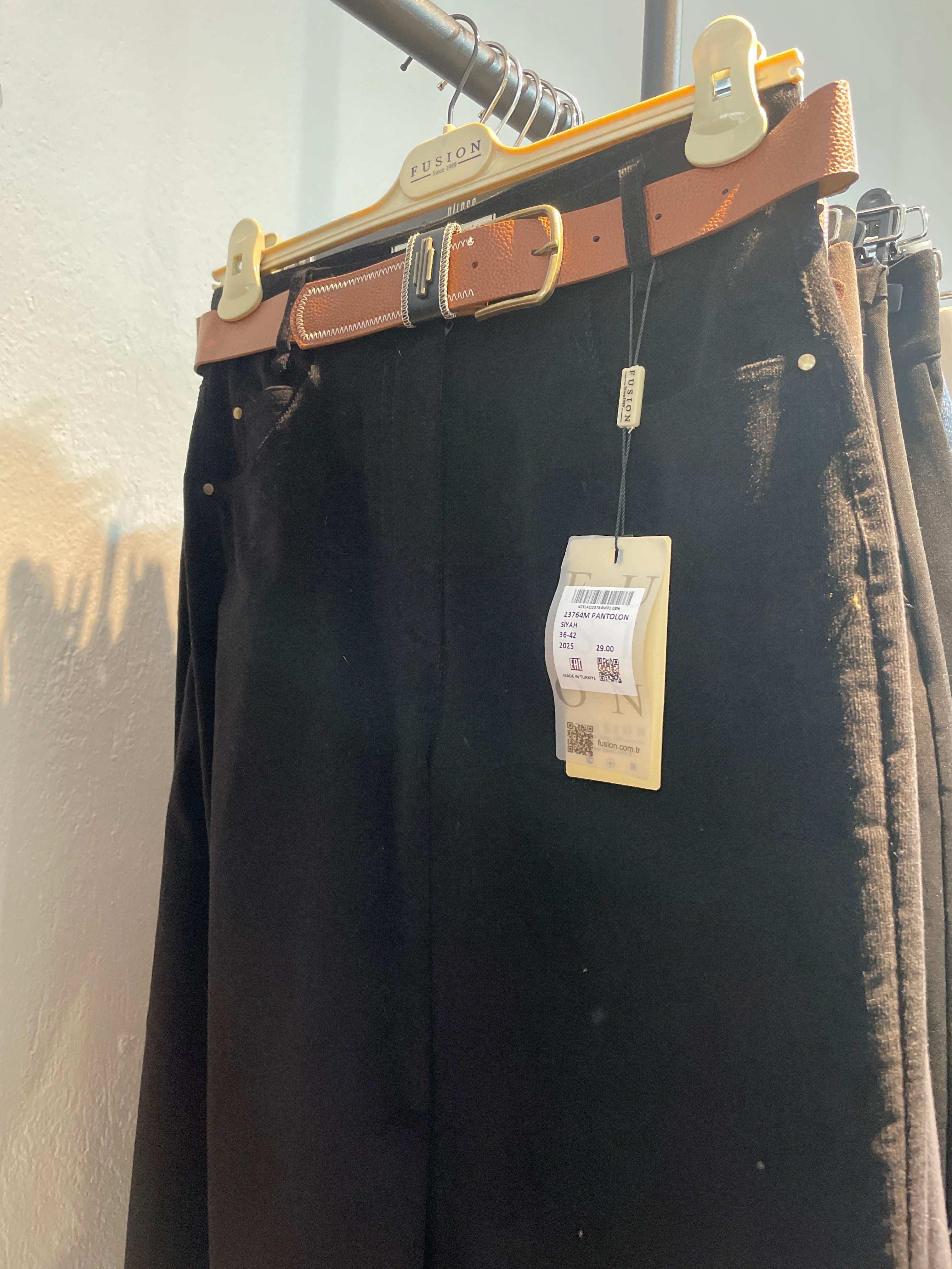 Kadife Kemerli Düz Kesim Pantolon