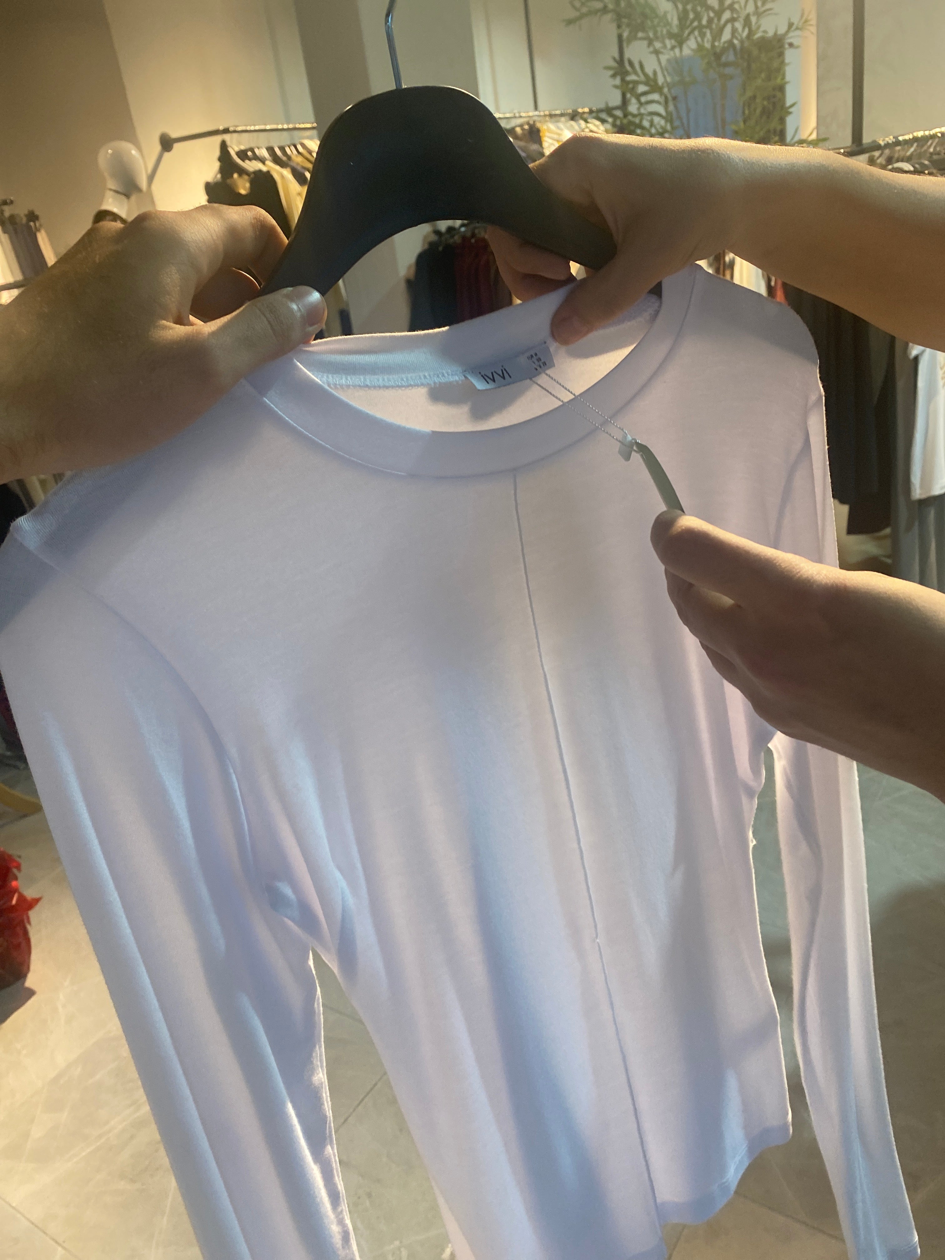 Parmak Geçirmeli Yumuşak Kumaş Beyaz Basic Üst