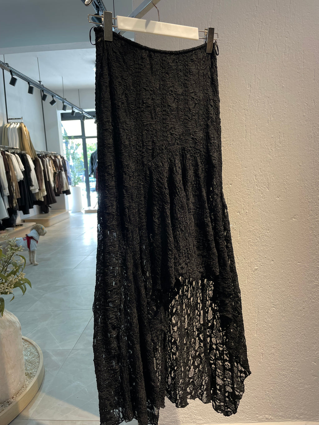 Asimetrik Kesim Siyah Dantel Etek