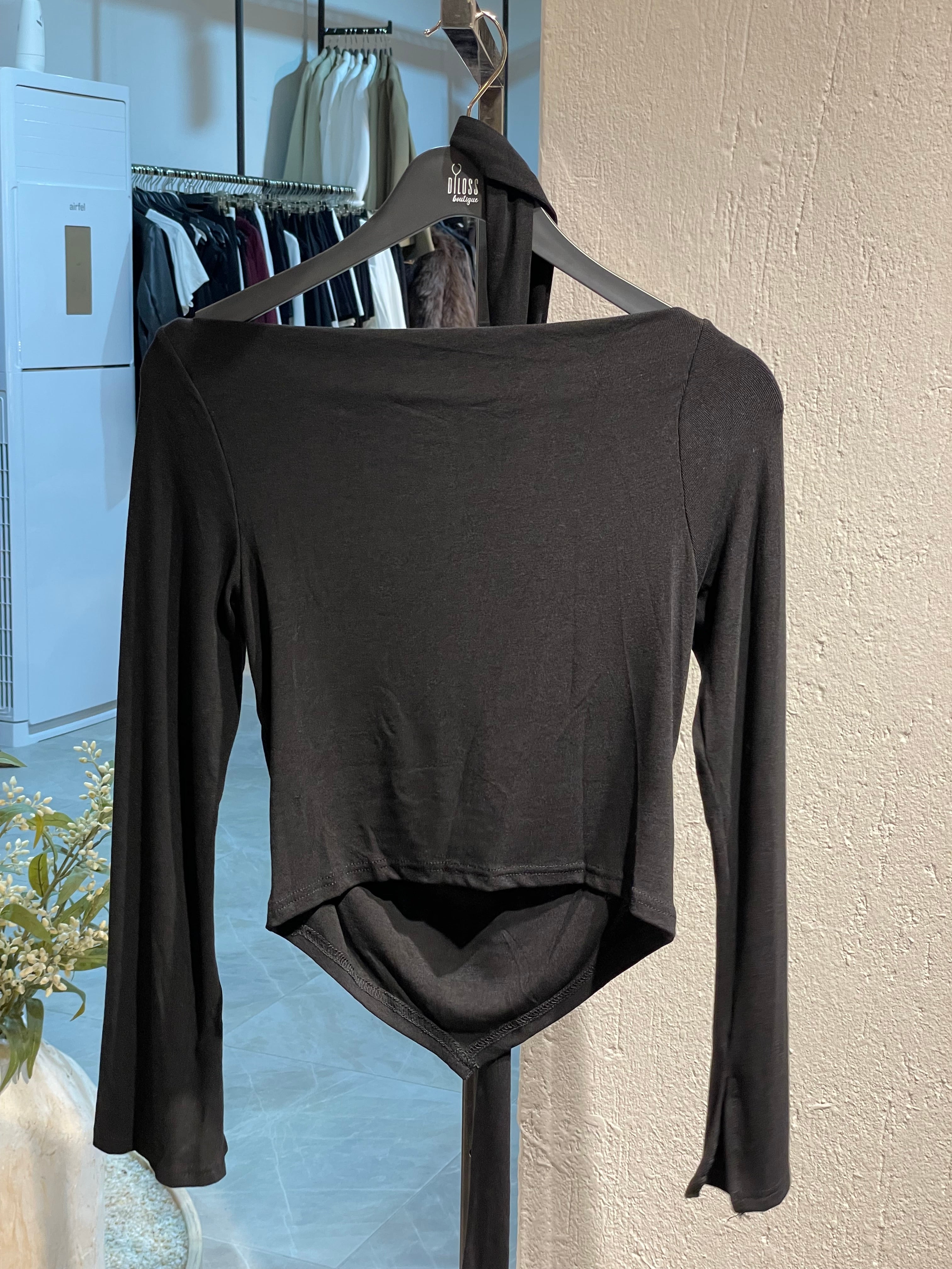 Boyundan bağlamalı drapeli üst