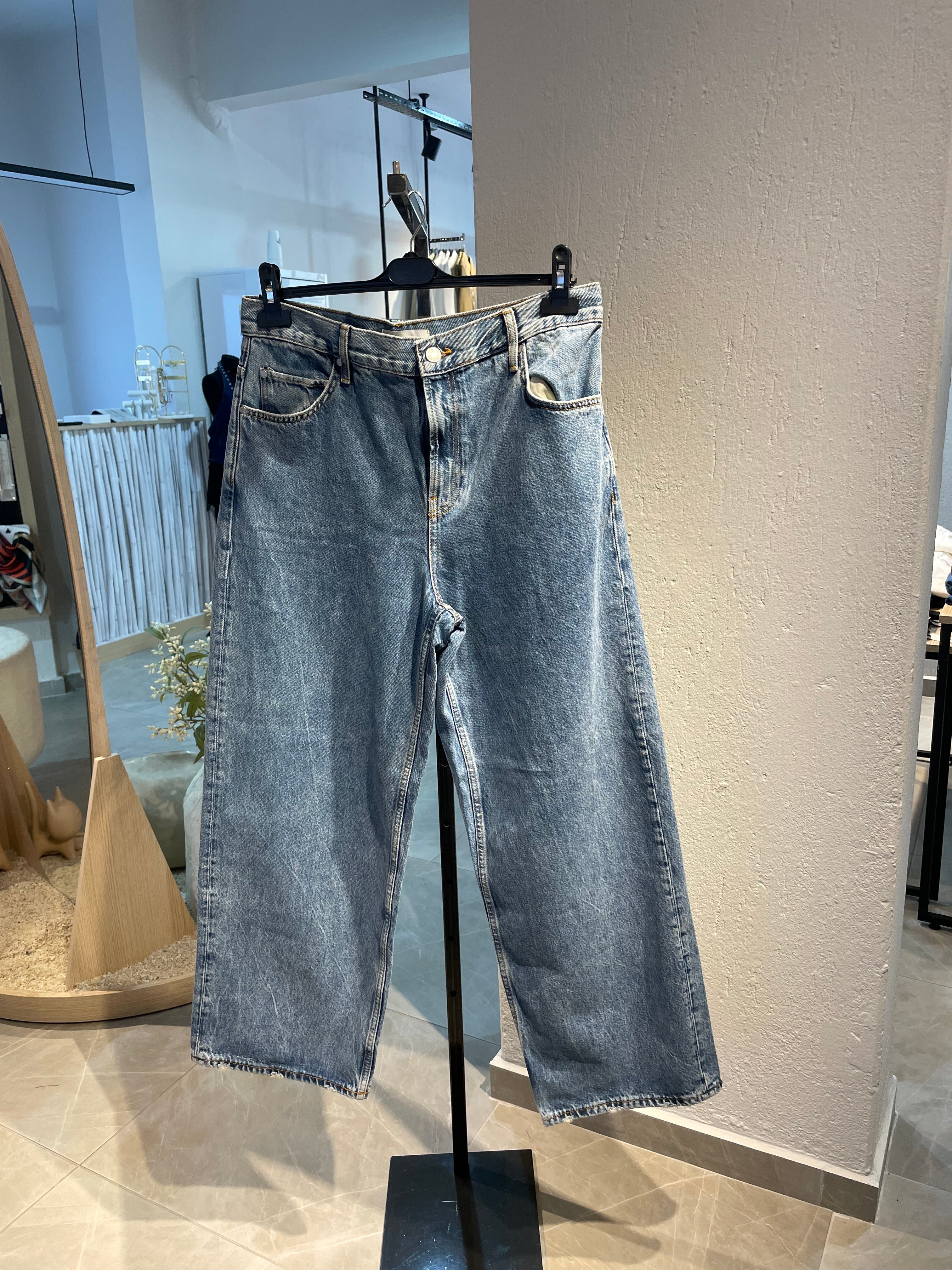 Marka Paça Detaylı Jean