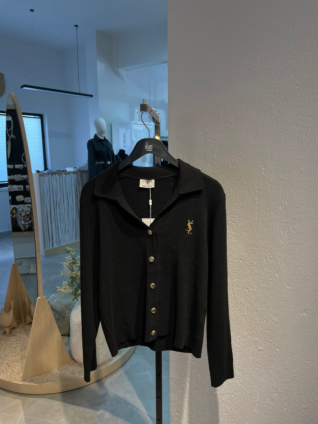 Düğmeli Marka Hırka