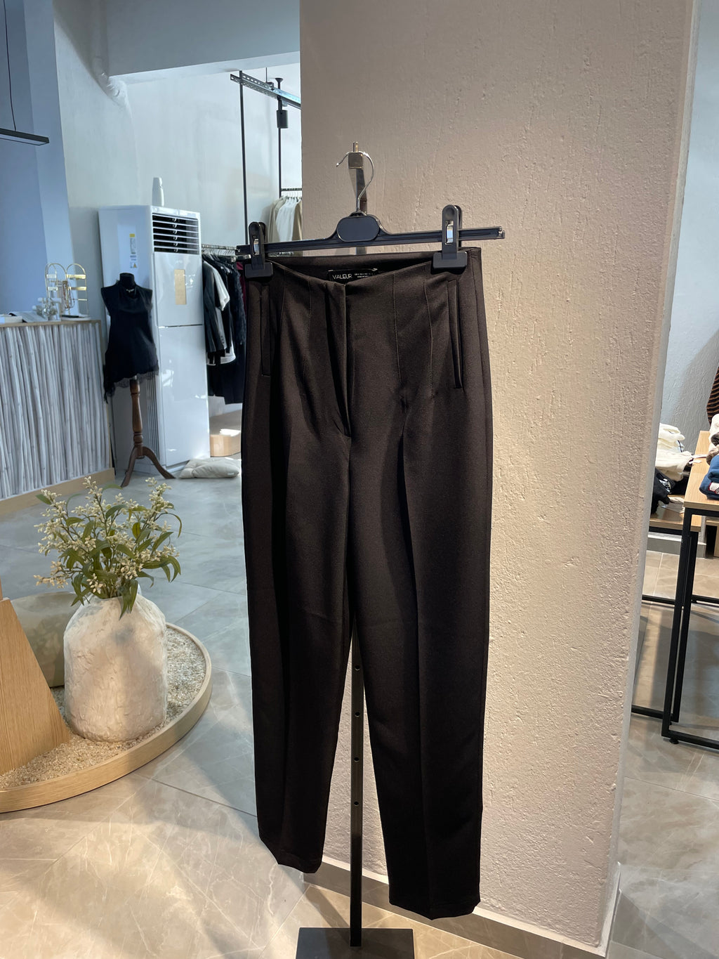 Havuç Kesim Siyah Pantolon