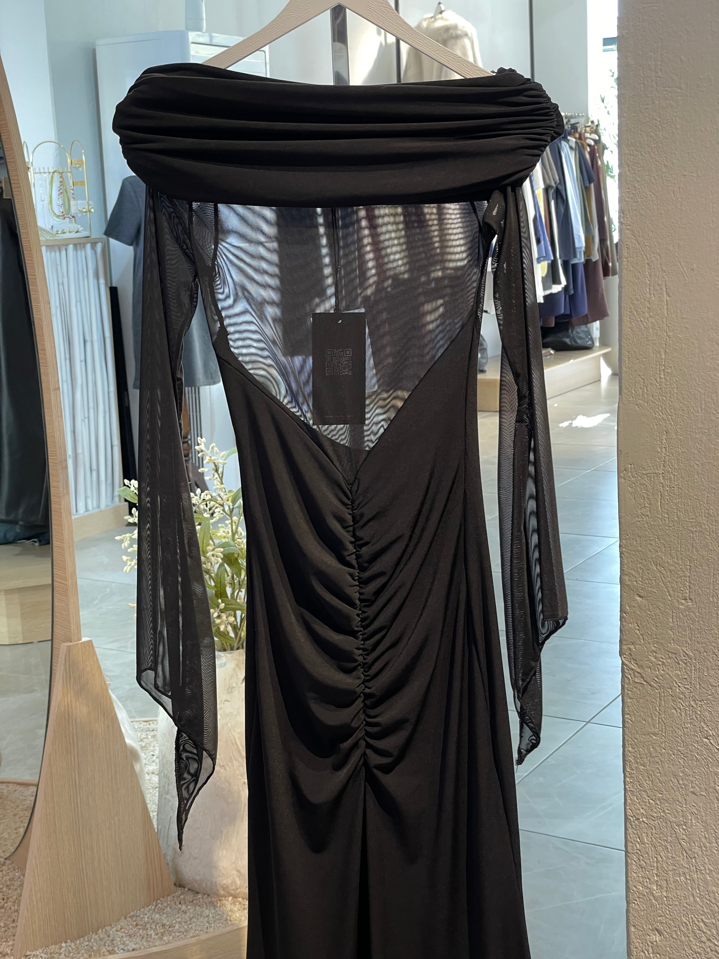 Siyah Drapeli Tül İspanyol Kol Tasarım Elbise