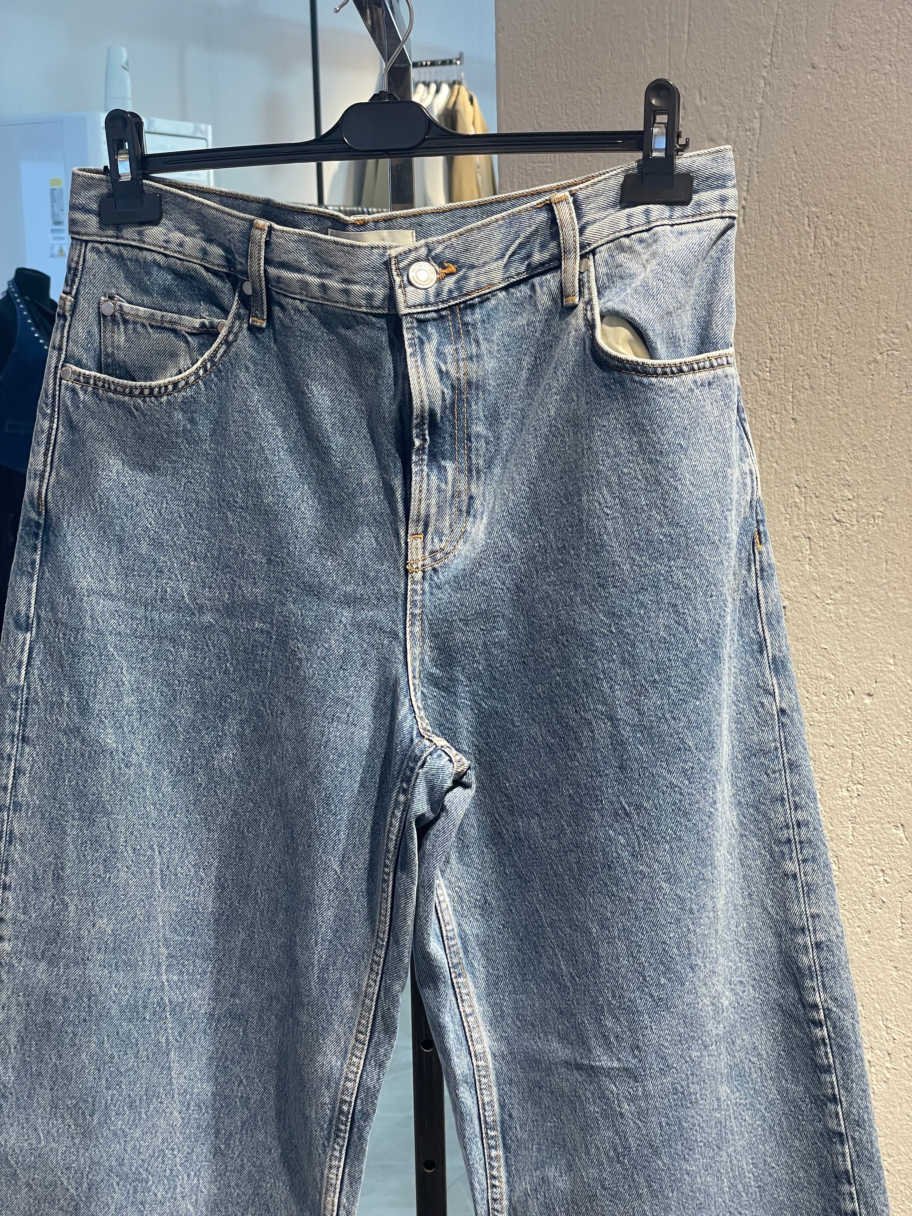 Marka Paça Detaylı Jean