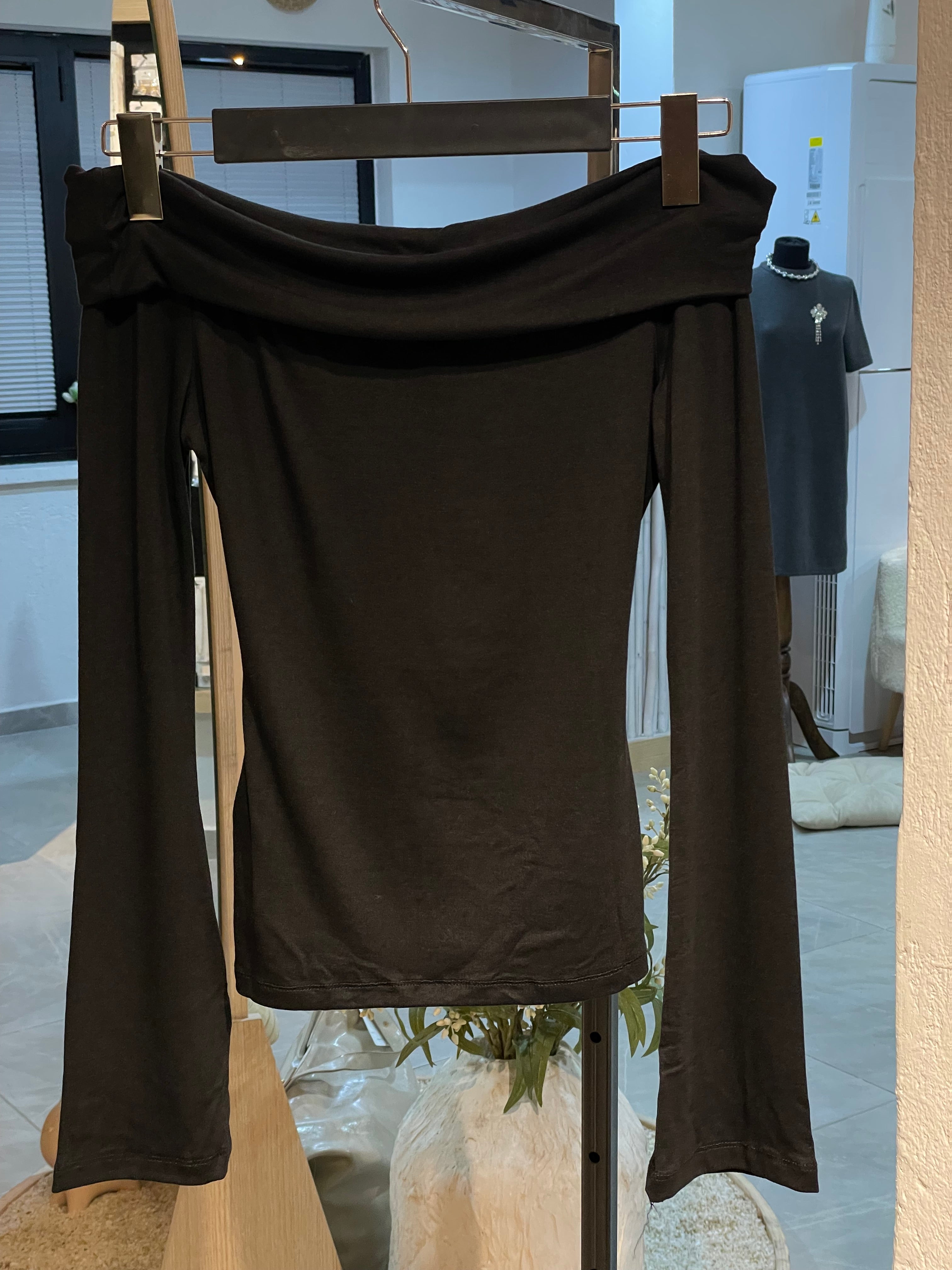 Tokalı Kayık Yaka Bluz