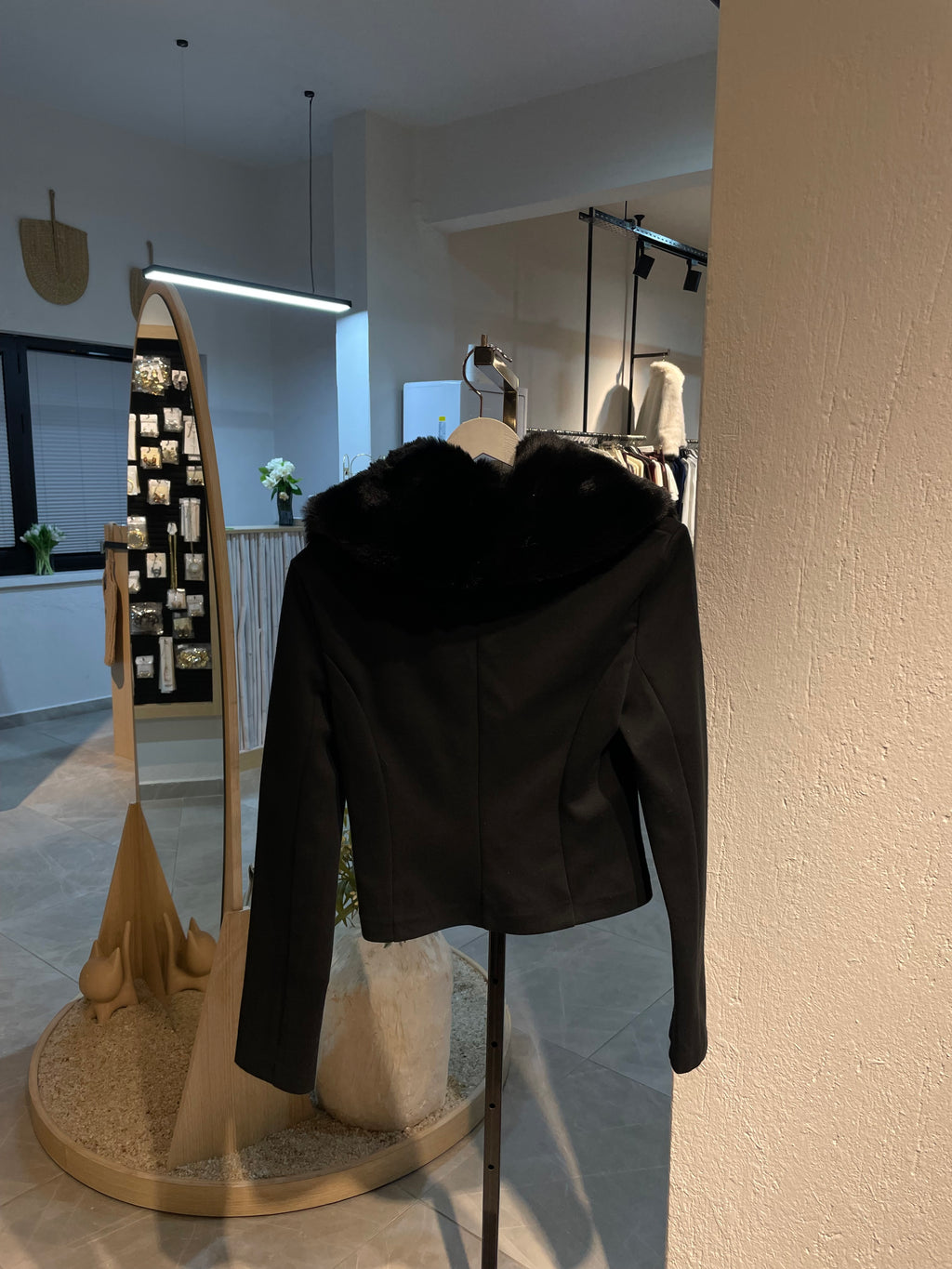 Şık Yakası Kürklü Düğmeli Takım