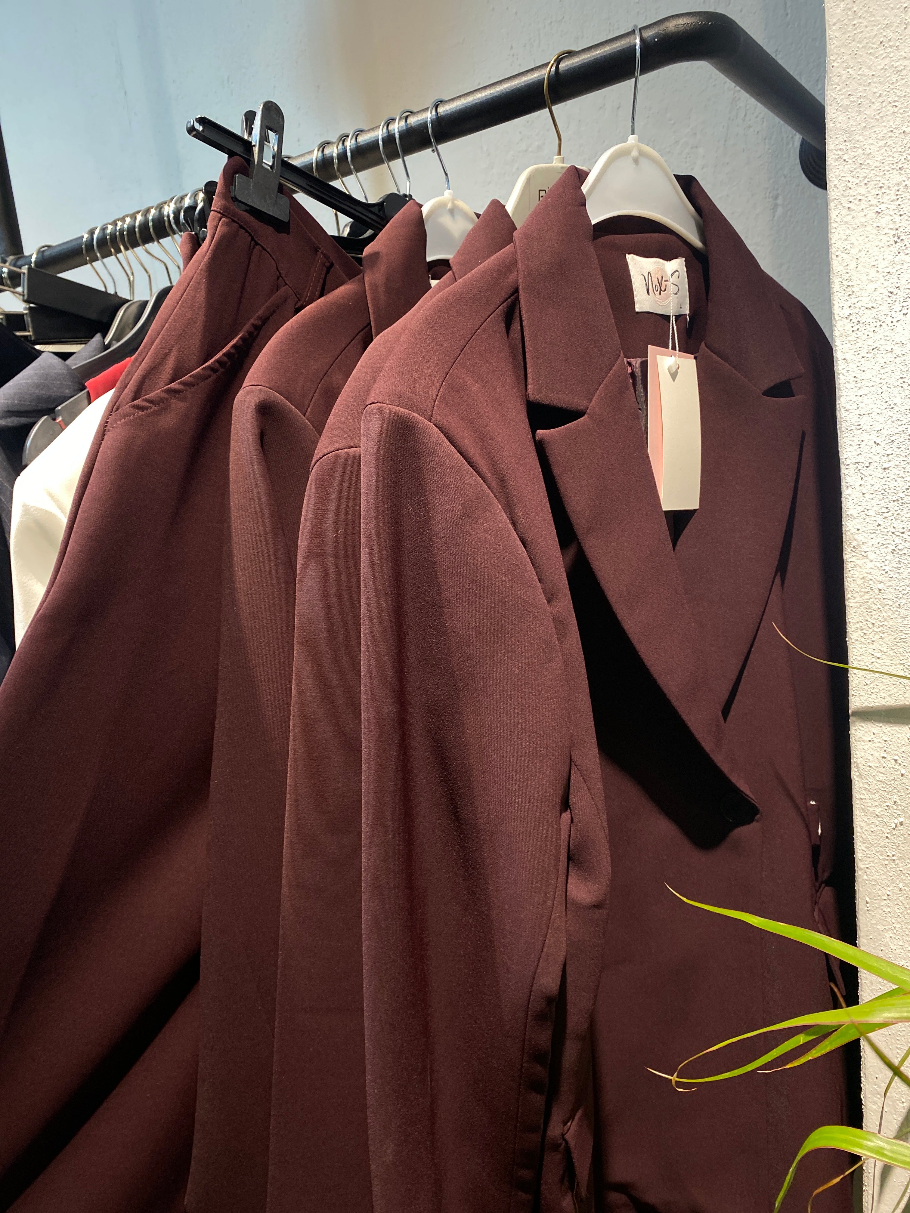 Şal Detaylı Bordo Blazer Takım