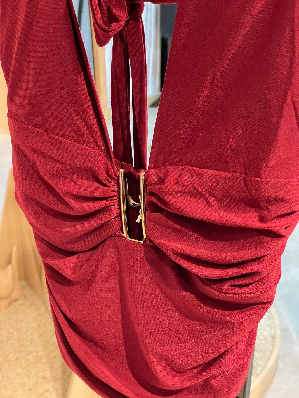 Bordo Dekolteli Altın Tokalı Üst