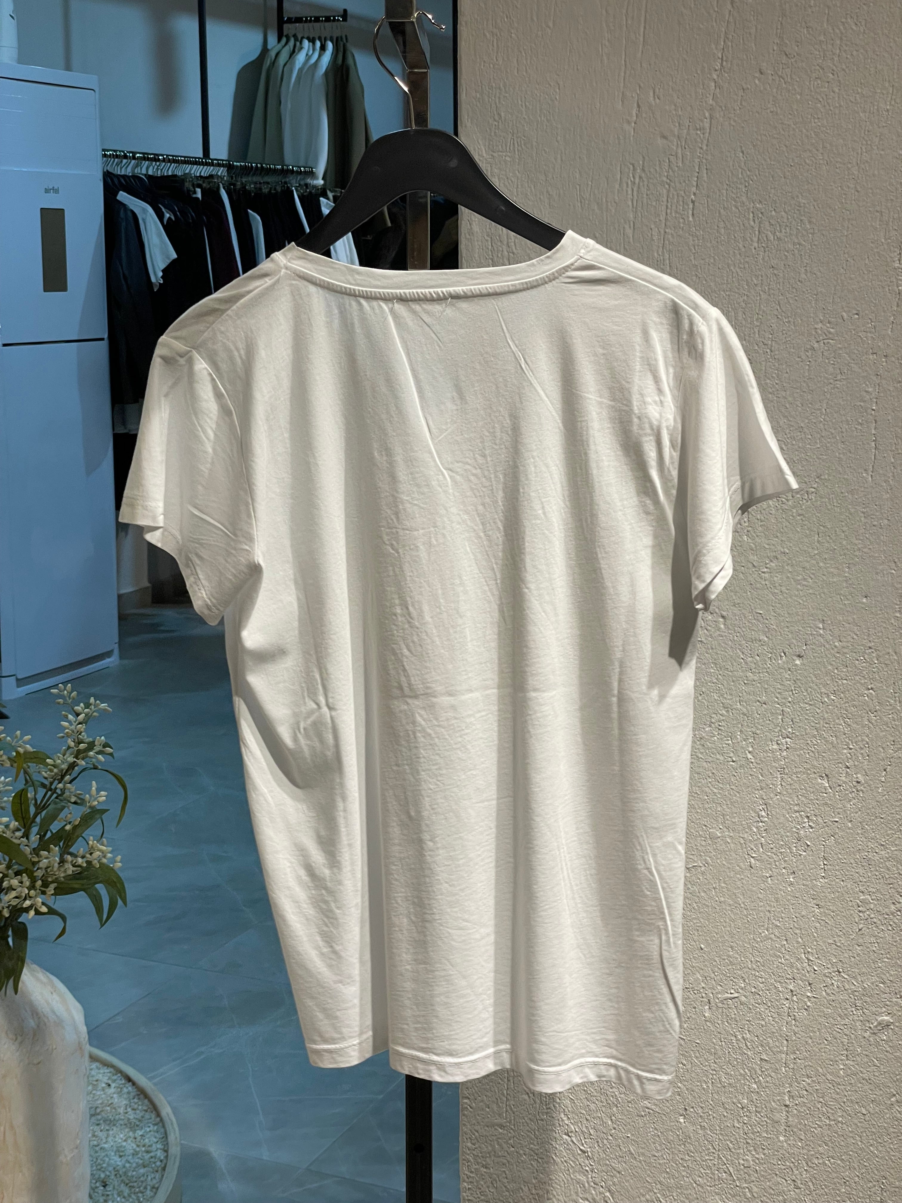 İşlemeli Deniz Kabuğu Detaylı Beyaz T-Shirt