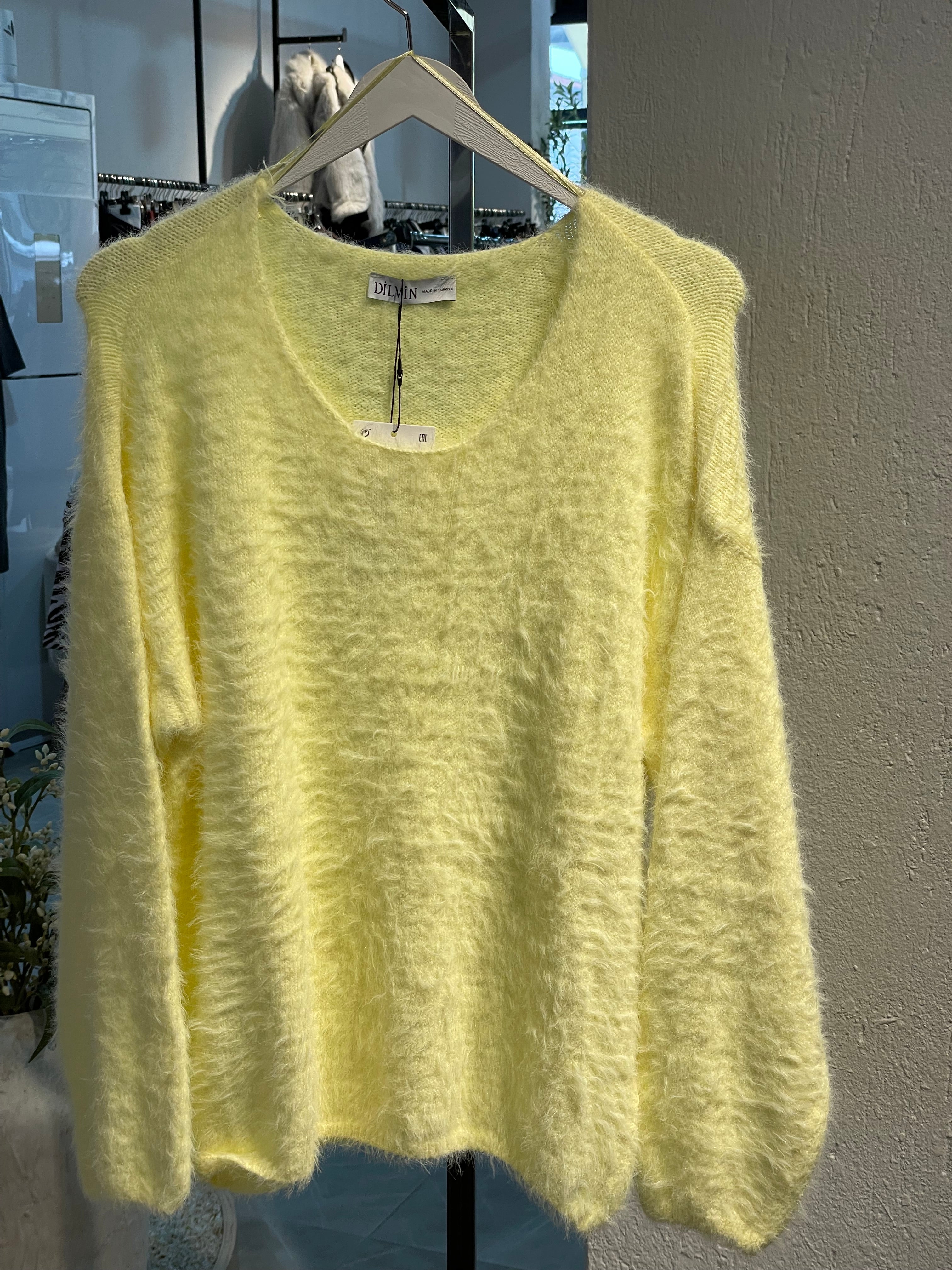 Dlvn Kayık Yaka Yumuşak Dokulu Triko Kazak