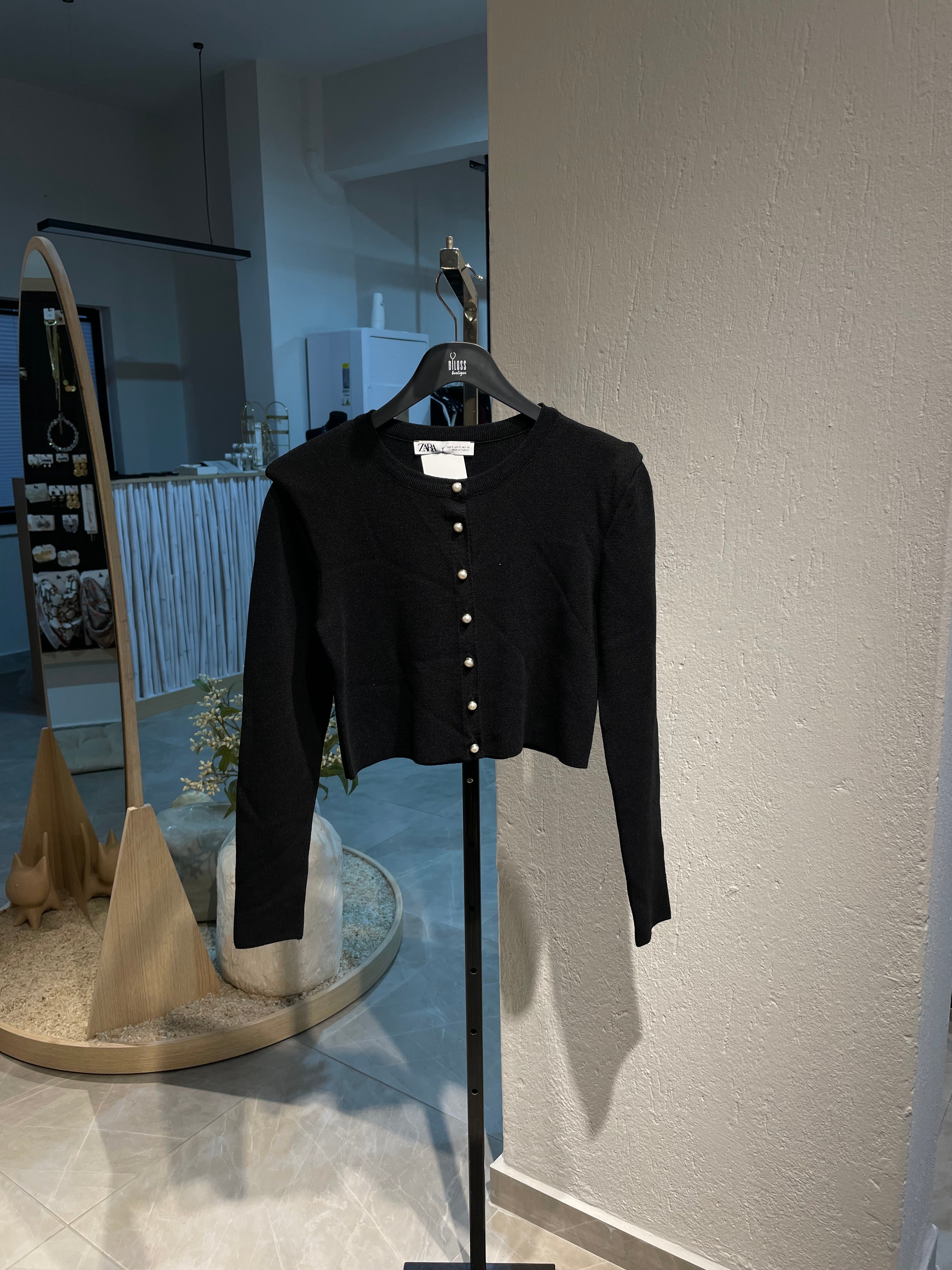 Marka Siyah İnci Düğmeli Hırka