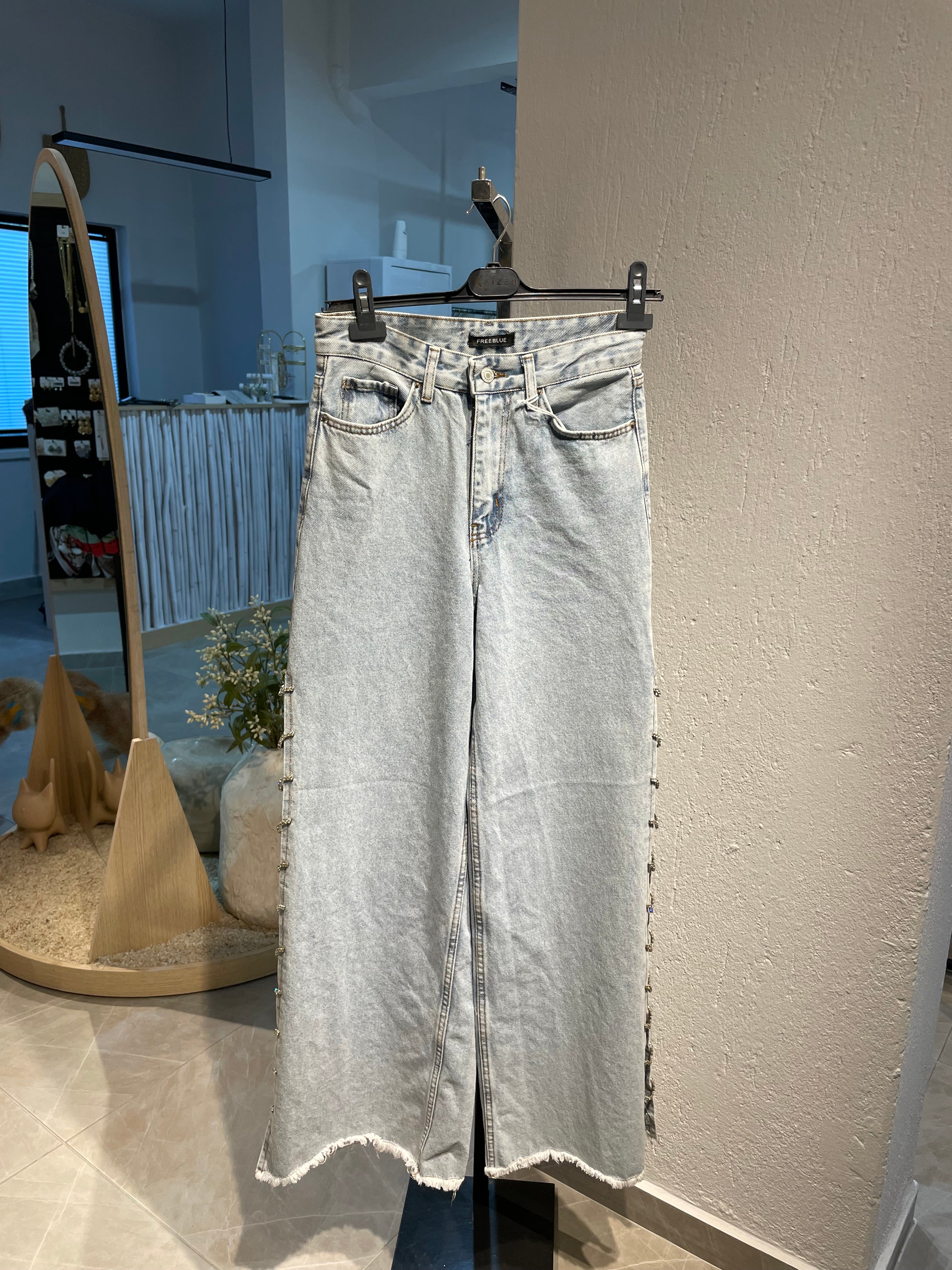 Taş Detaylı Buz Mavisi Pantolon