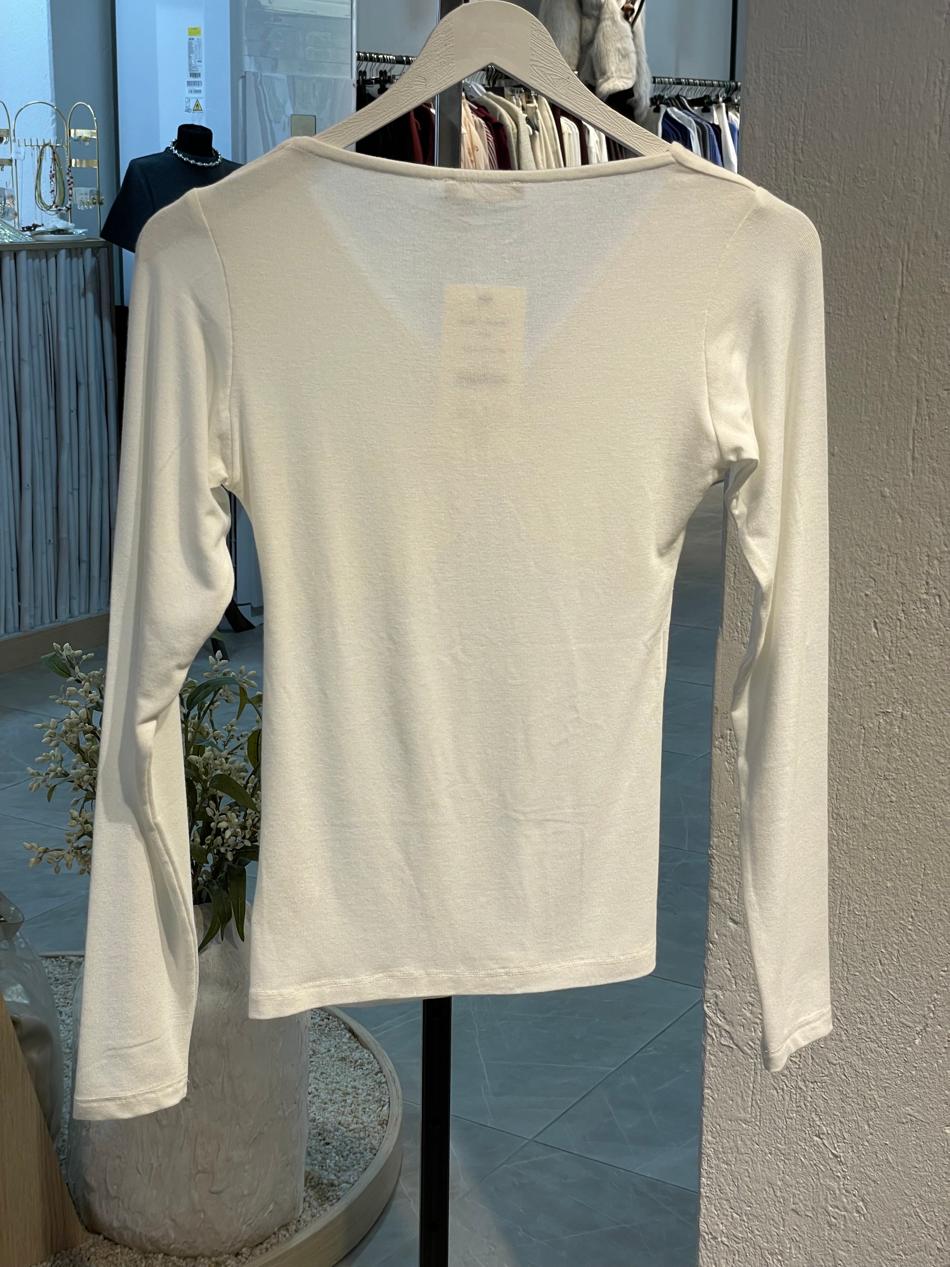 Yakası Tokalı Bluz