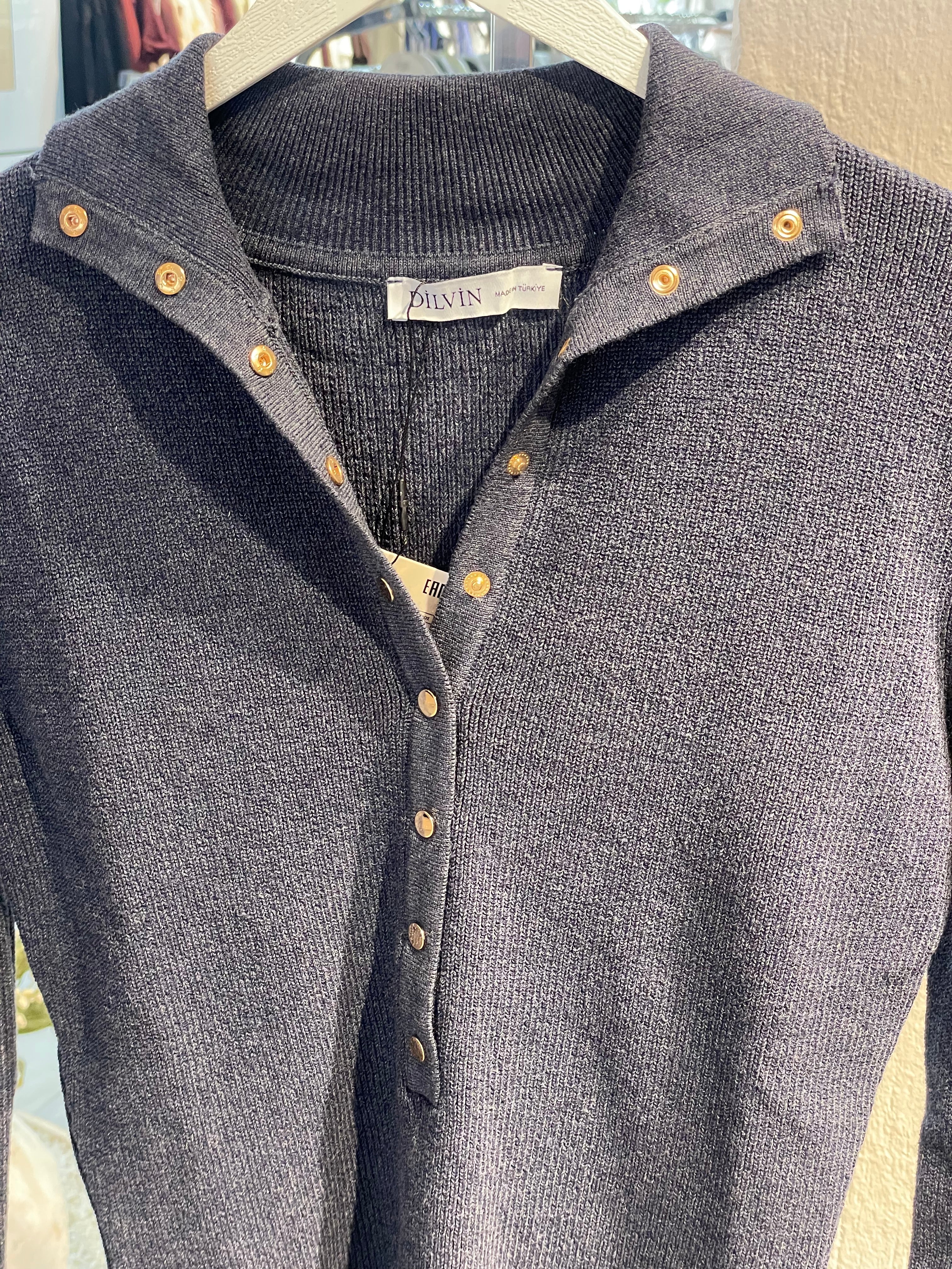 Dlvn Dik Yaka Çıtçıtlı Triko Kazak