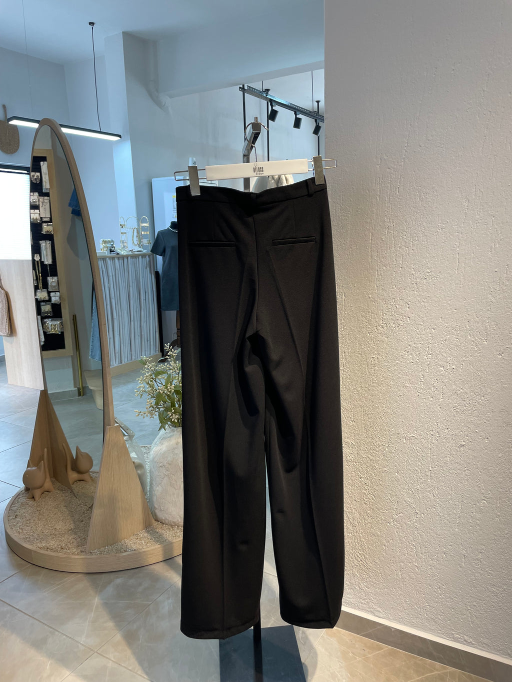 Siyah Düz Kesim Kumaş Pantolon