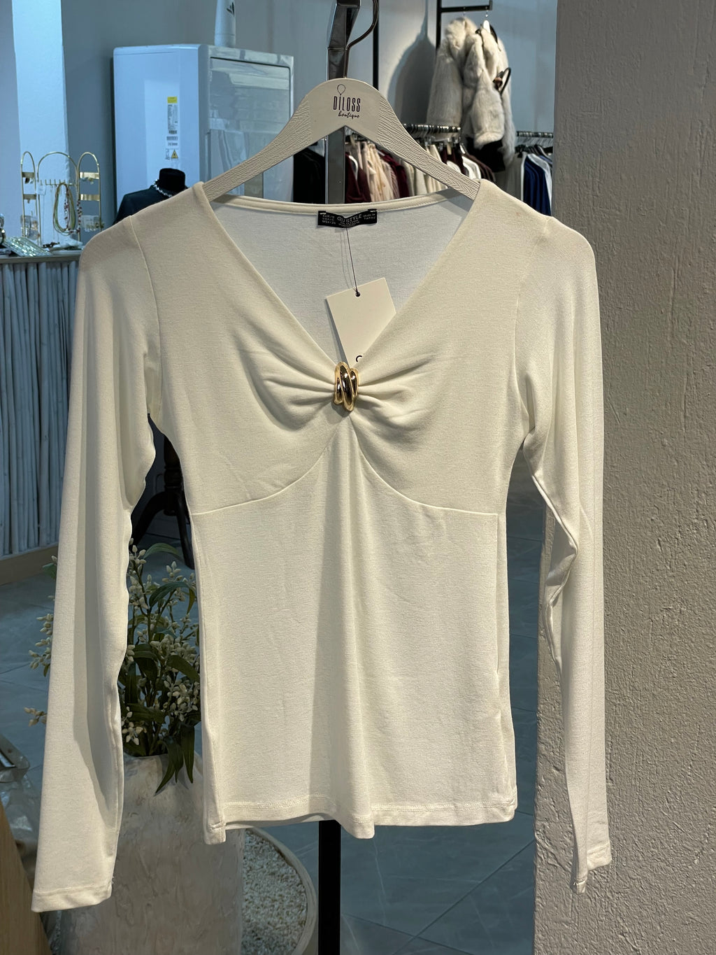 Yakası Tokalı Bluz