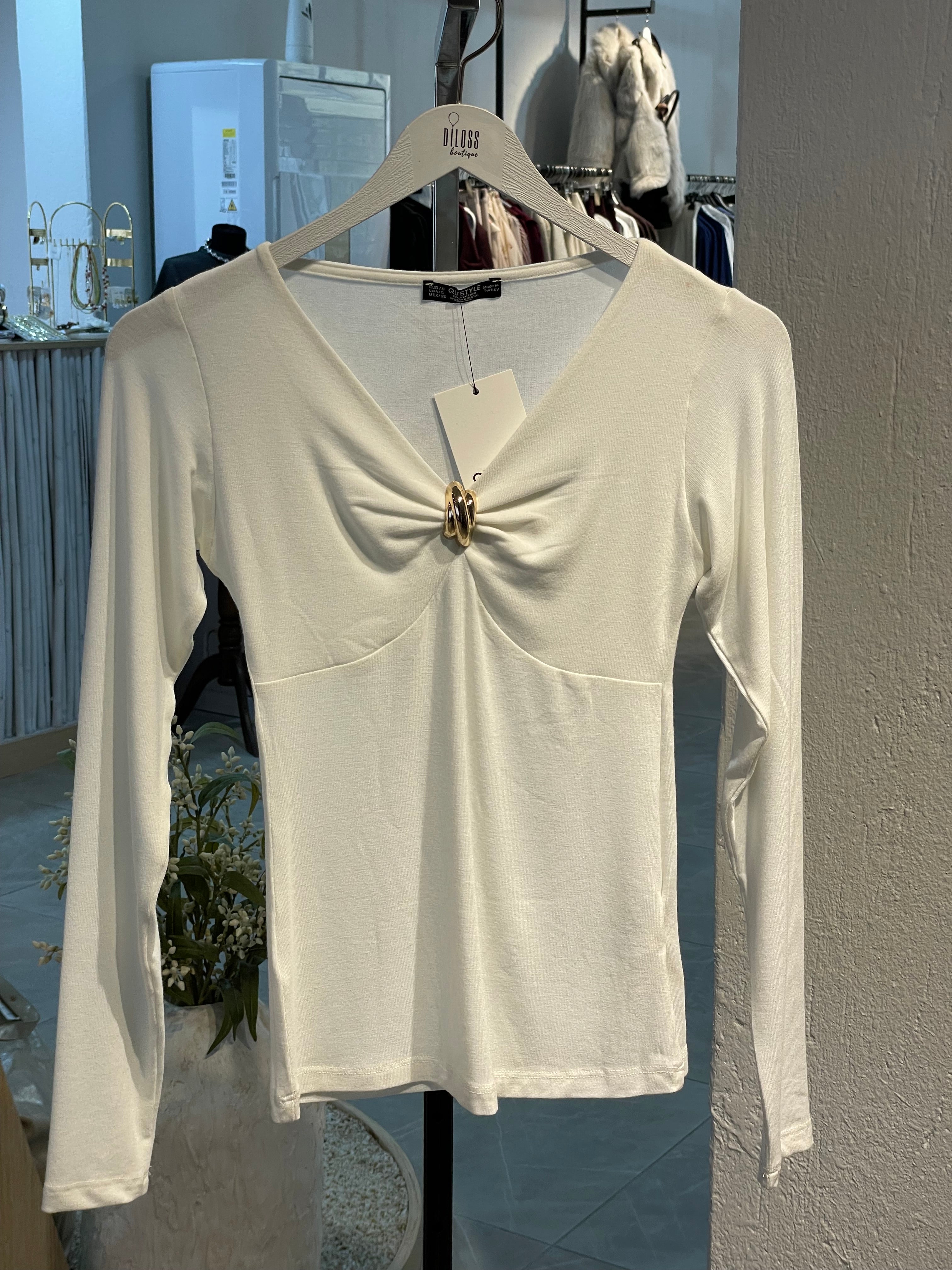 Yakası Tokalı Bluz