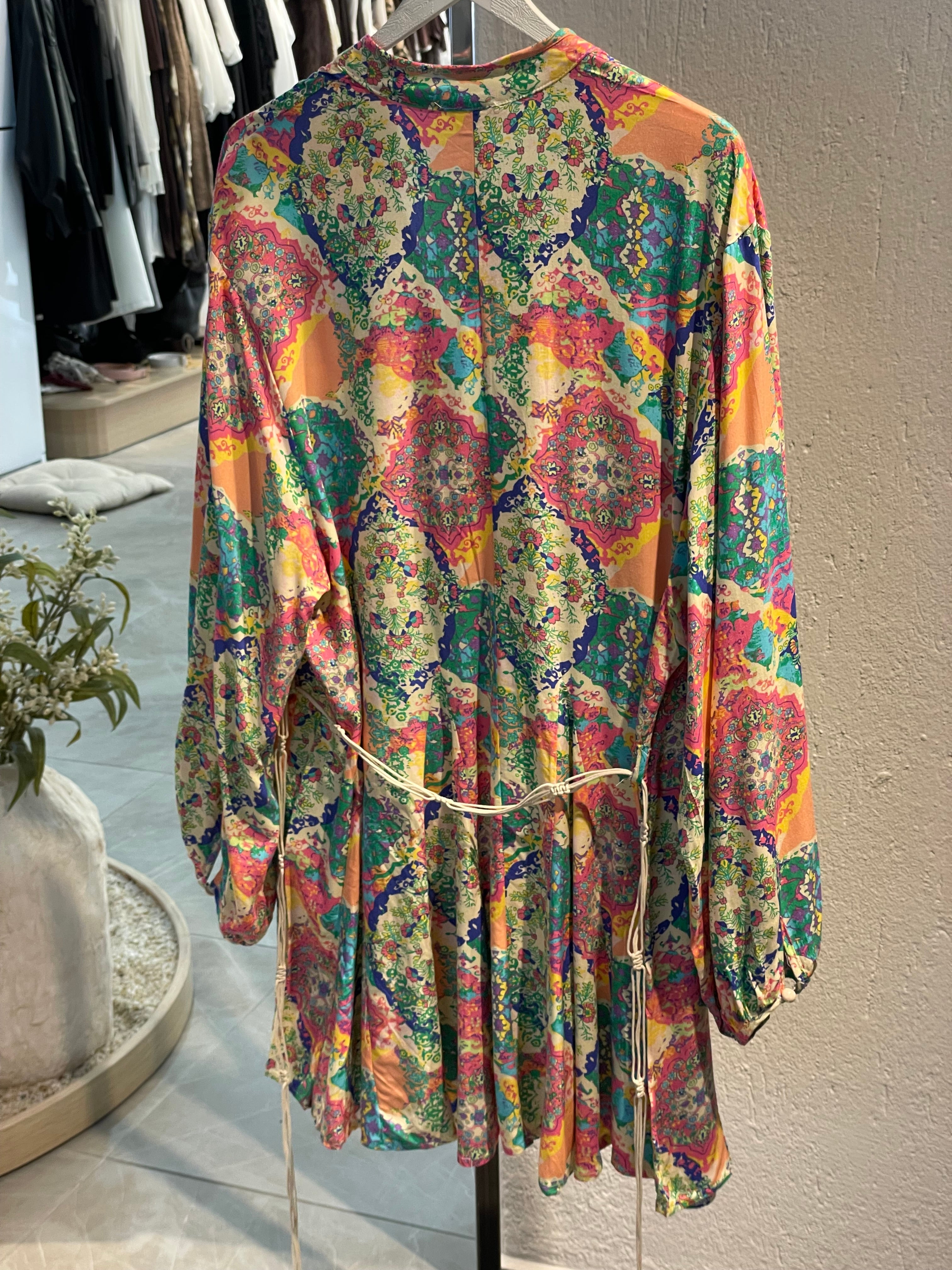 Desenli Kısa Kemerli Elbise