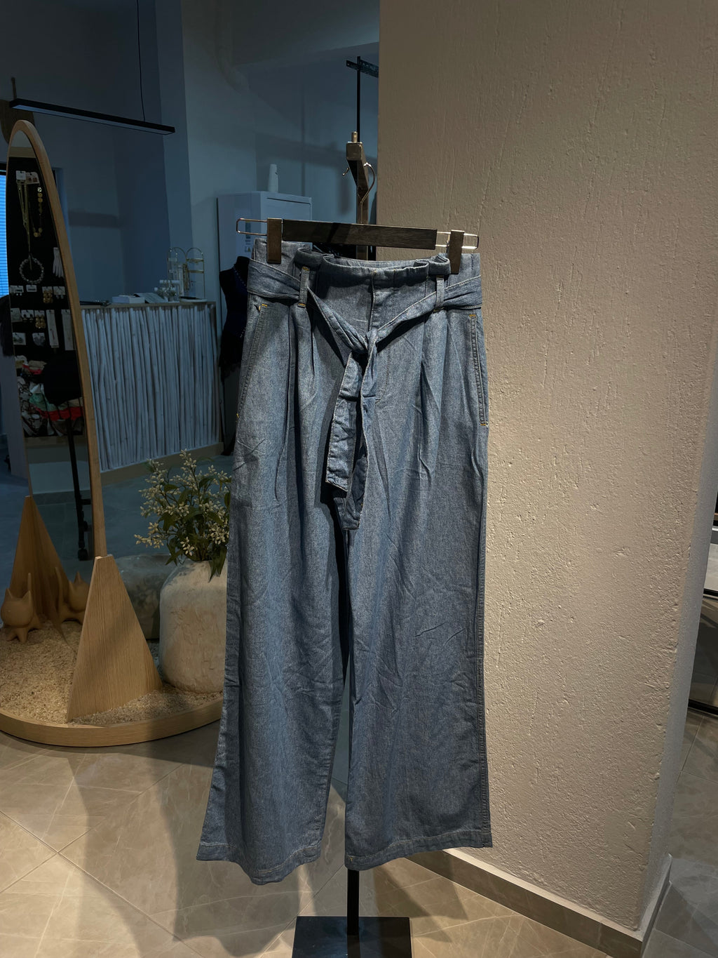 Belden Bağlamalı Bol Paça Jean