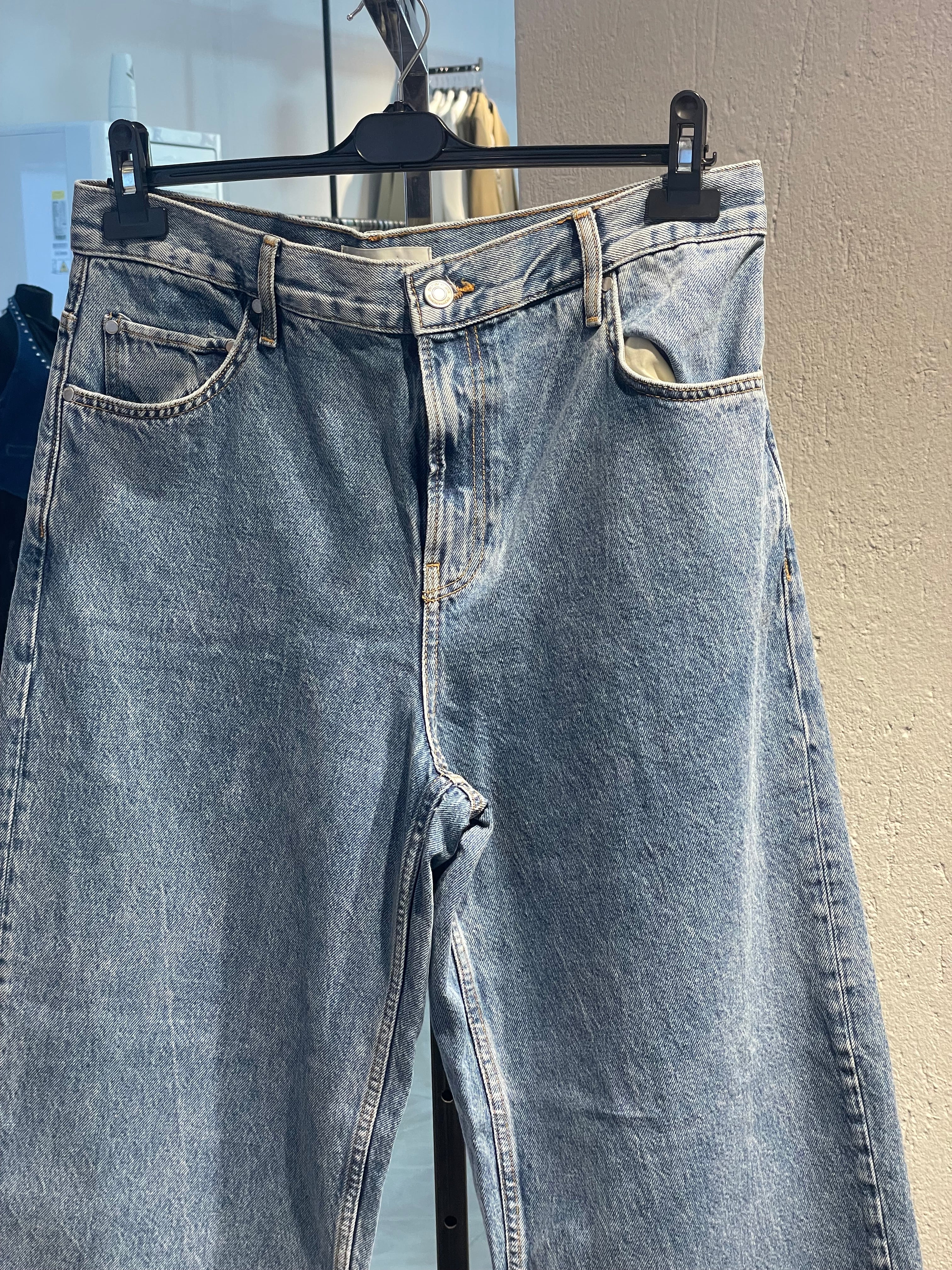 Marka Paça Detaylı Jean