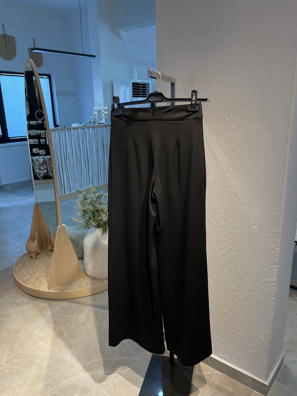 Önden Yırtmaçlı Kemer Detaylı Kumaş Pantolon