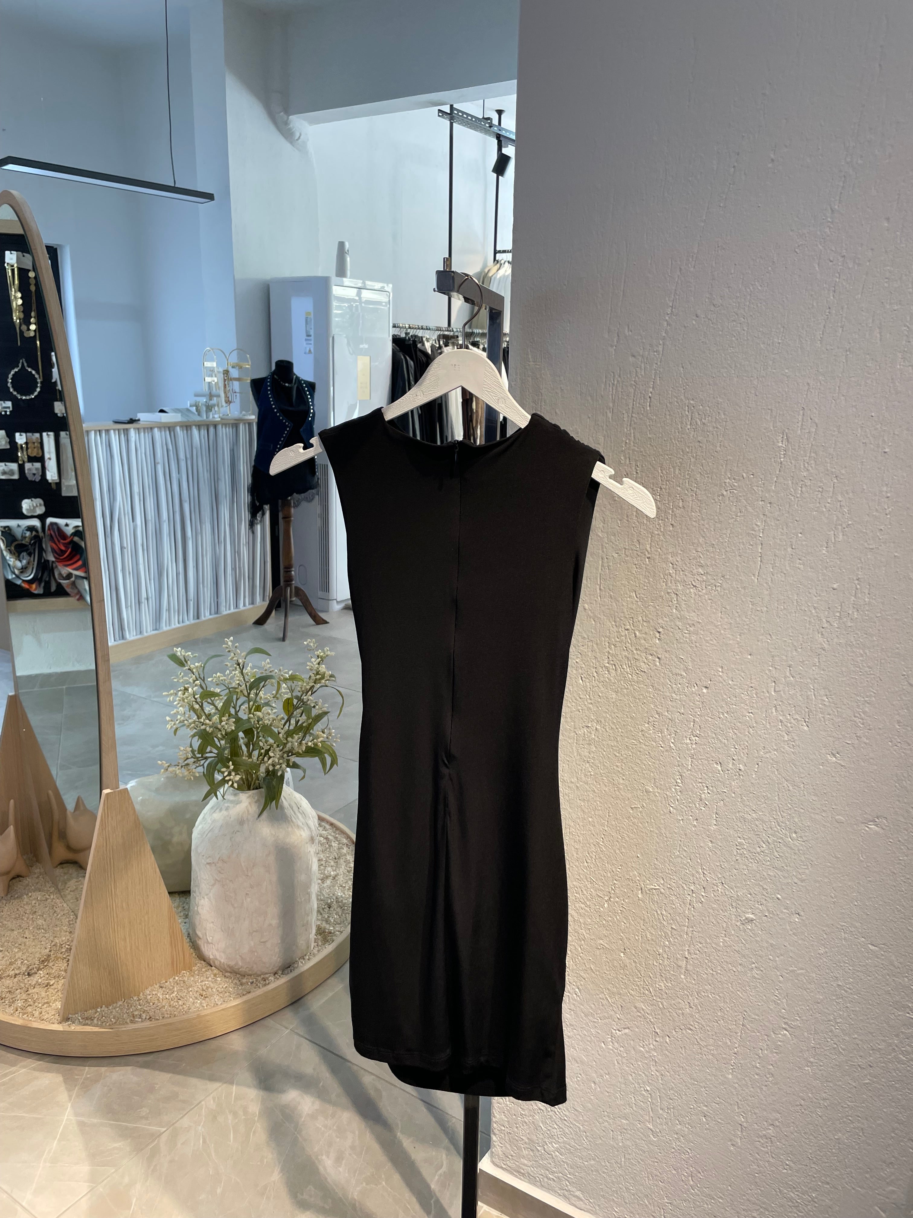 Siyah Drapeli Kısa Elbise